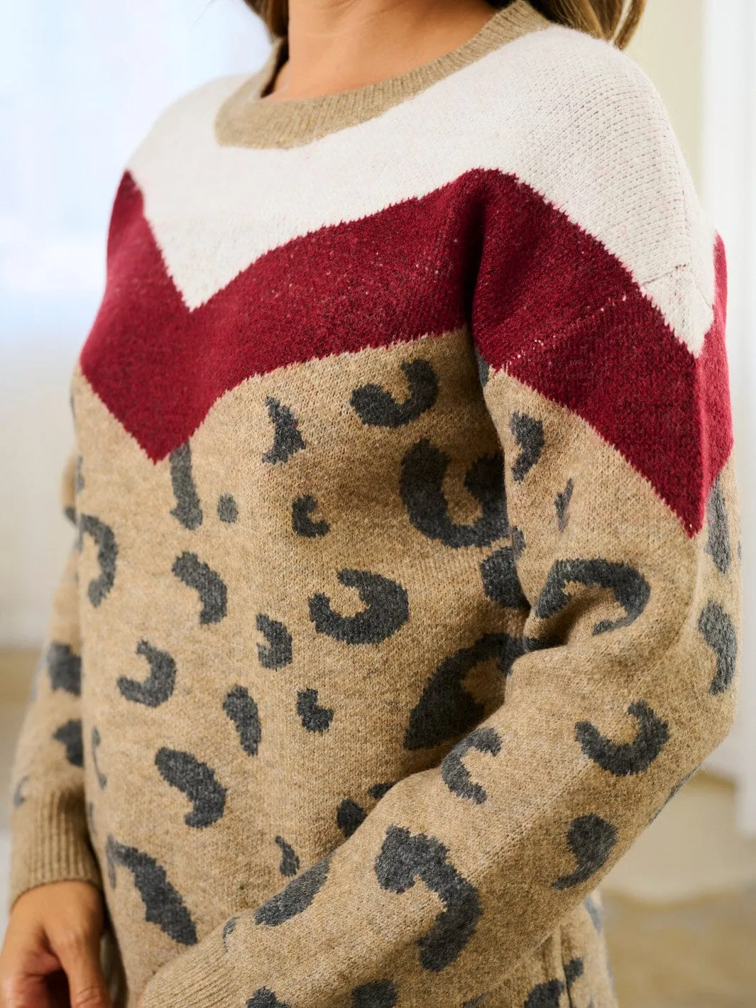 WOMEN'S LONG SLEEVE COLORBLOCK ANIMAL PRINT PULLOVER SWEATER