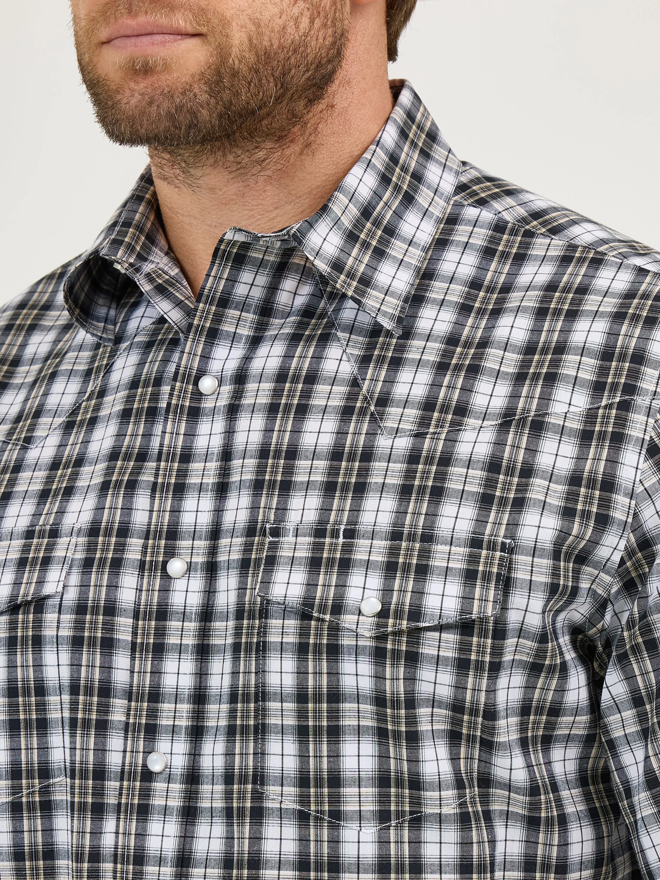 Wrangler Wrinkle Resist Black/White Plaid Short Sleeve Western Snap Shirt for Men